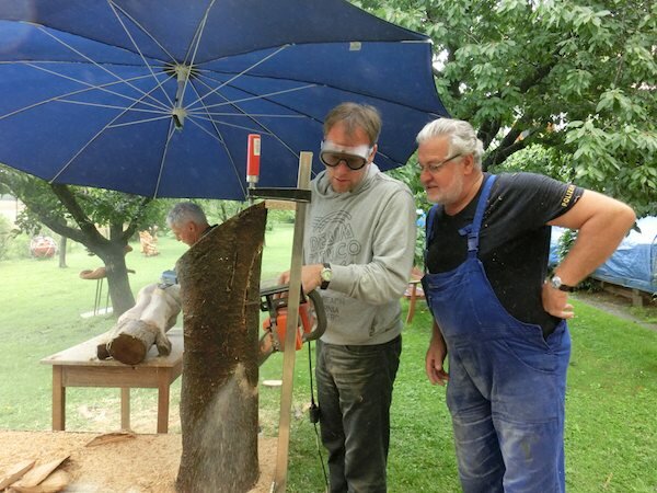 Motorsägenschnitzkurs mit Reiseblogger Jörg Baldin Motorsägenschnitzkurs mit Reiseblogger Jörg Baldin