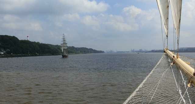 Mini-Kreuzfahrt mit der Starflyer auf der Elbe. Mini-Kreuzfahrt mit der Starflyer auf der Elbe.